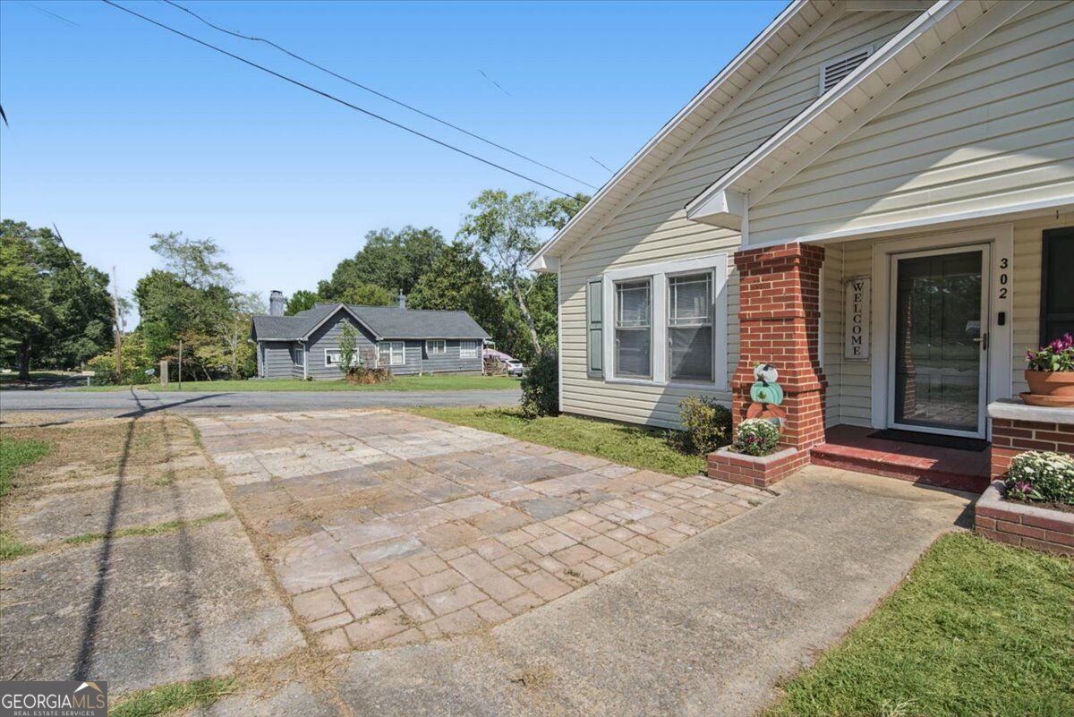 302 Hampton ST