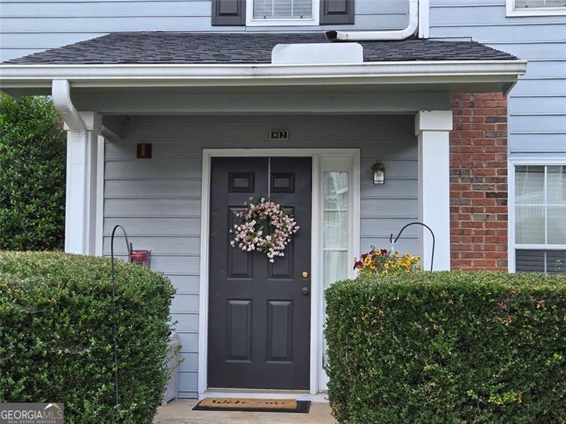 This ideal ground-level condo, just minutes from the vibrant Jonquil area of Smyrna, puts you in the perfect location-walk to Food Truck Tuesdays and enjoy all the neighborhood has to offer! Move-in ready, the home comes complete with all kitchen and laundry appliances to make settling in a breeze. Start your mornings with coffee or unwind in the evenings with a glass of wine on the charming fenced patio. With its spacious two-bedroom layout, this condo is designed as the perfect roommate floorplan. Don't miss out-call today to schedule your easy showing!