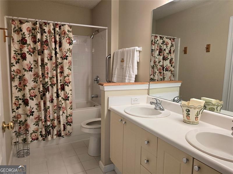 812 VININGS FOREST LN