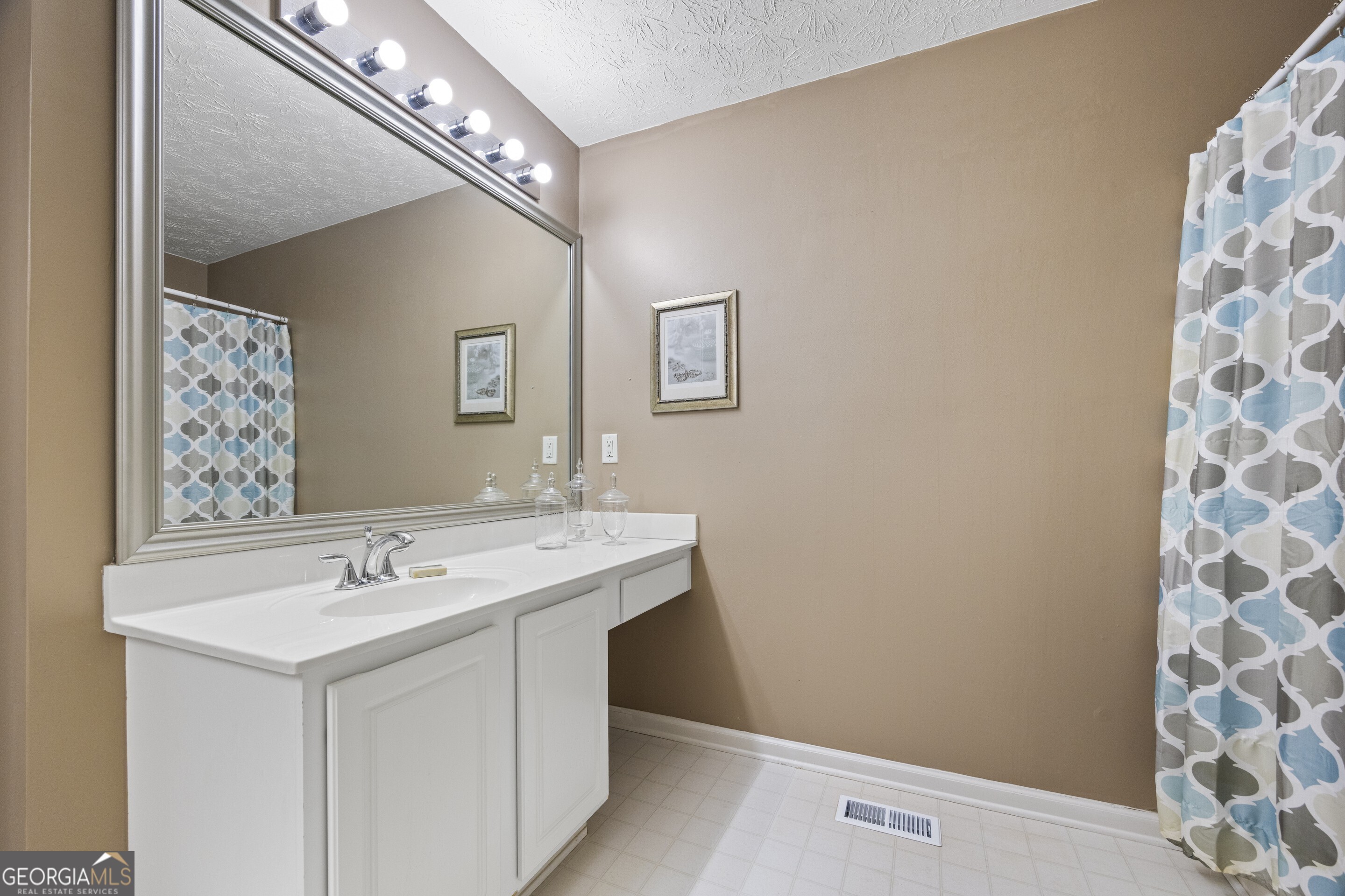 Buford, Georgia 30519, United States, 5 Bedrooms Bedrooms, ,4 BathroomsBathrooms,Residential,Active,179252