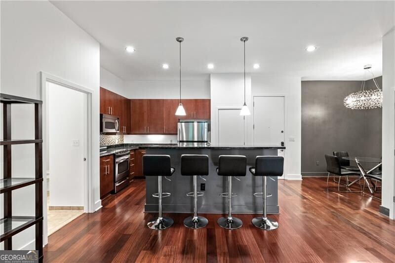 425 Chapel ST SW 2108