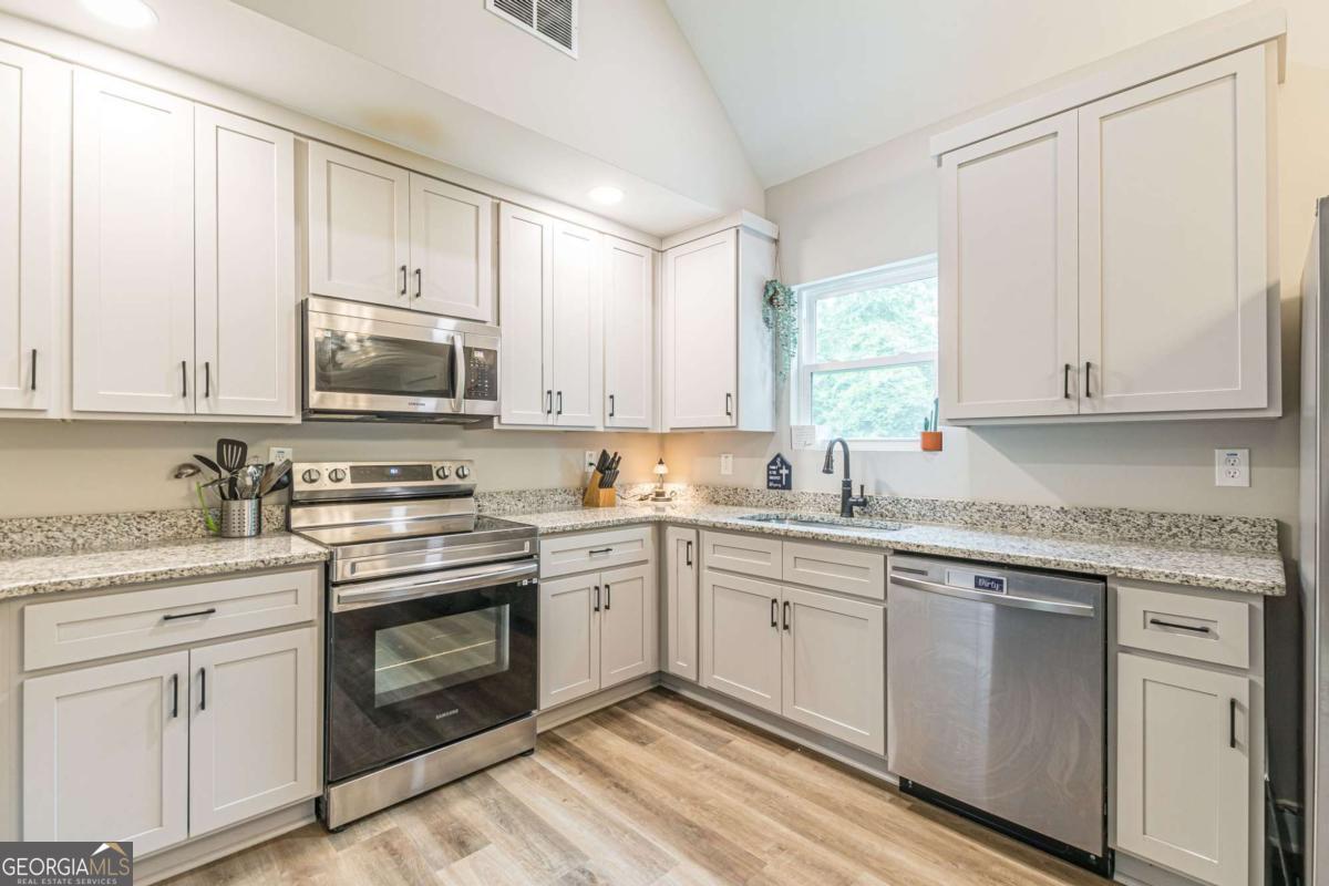 170 Stroud RD