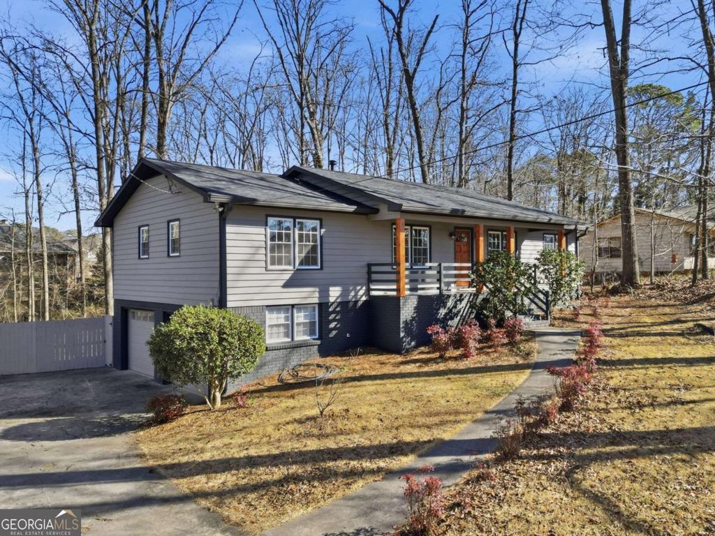 Photo of 2810 Shaw Road, Marietta, GA 30066 (MLS # 10694214)