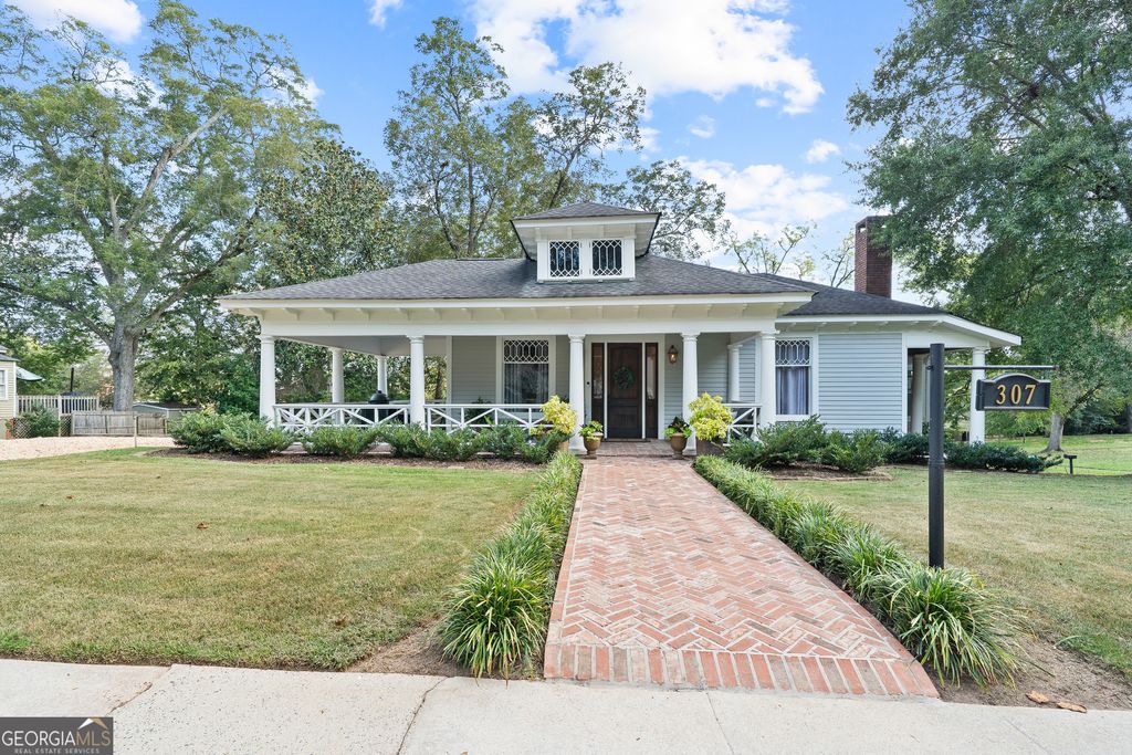 Photo of 307 Wayne Street, Eatonton, GA 31024 (MLS # 10677860)