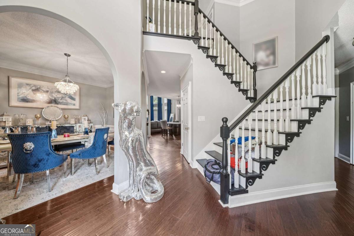 216 Johns Creek LN