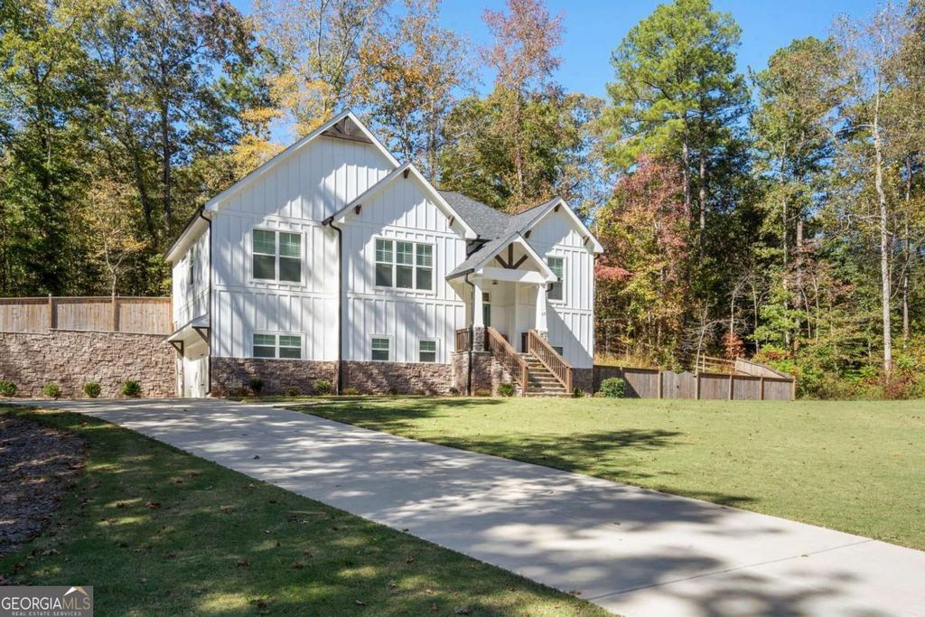 Photo of 17 Pinoak Trail SE, Cartersville, GA 30121 (MLS # 10737433)
