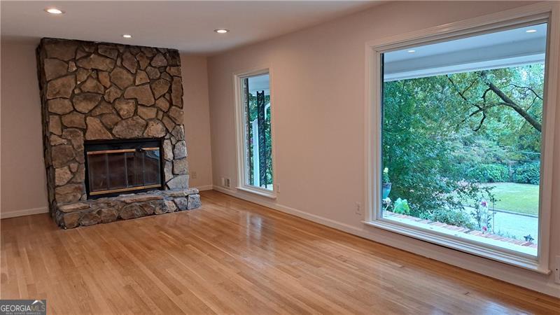 1176 Converse DR NE