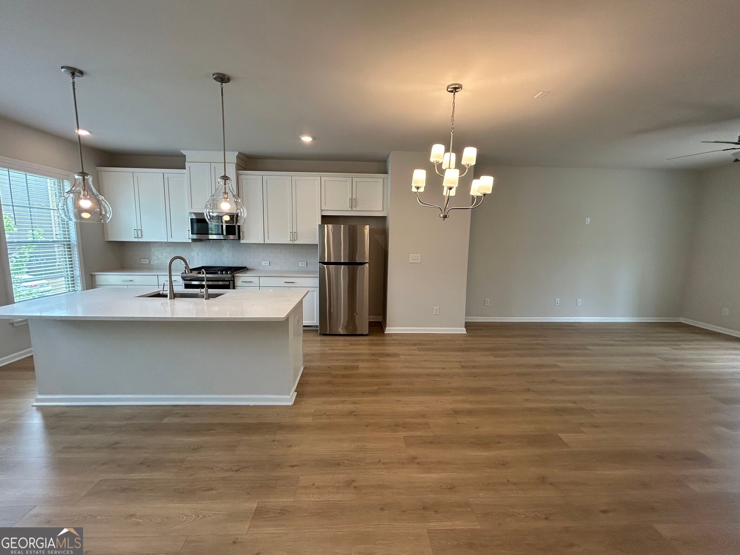 3715 Davis CIR