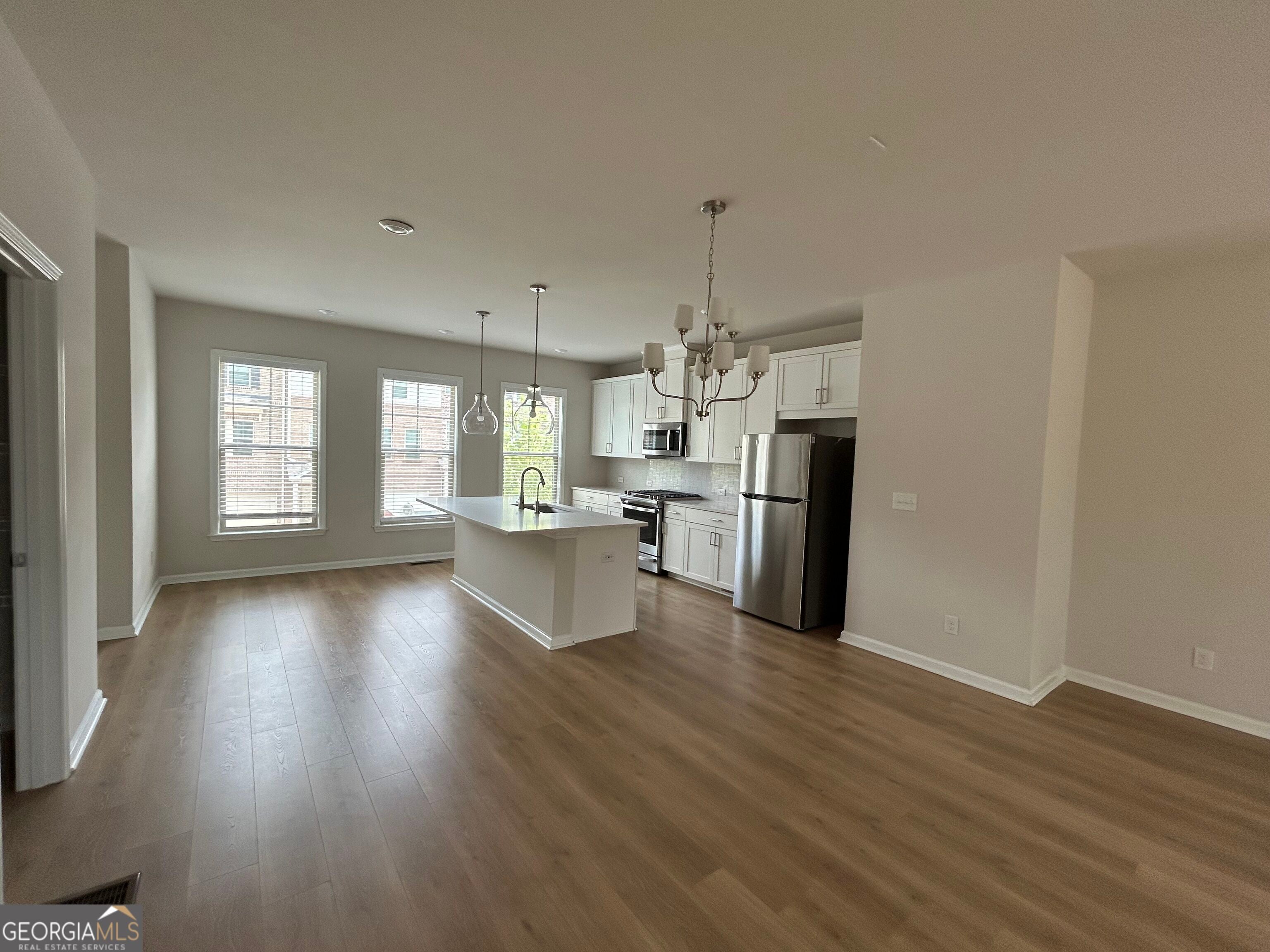 3715 Davis CIR