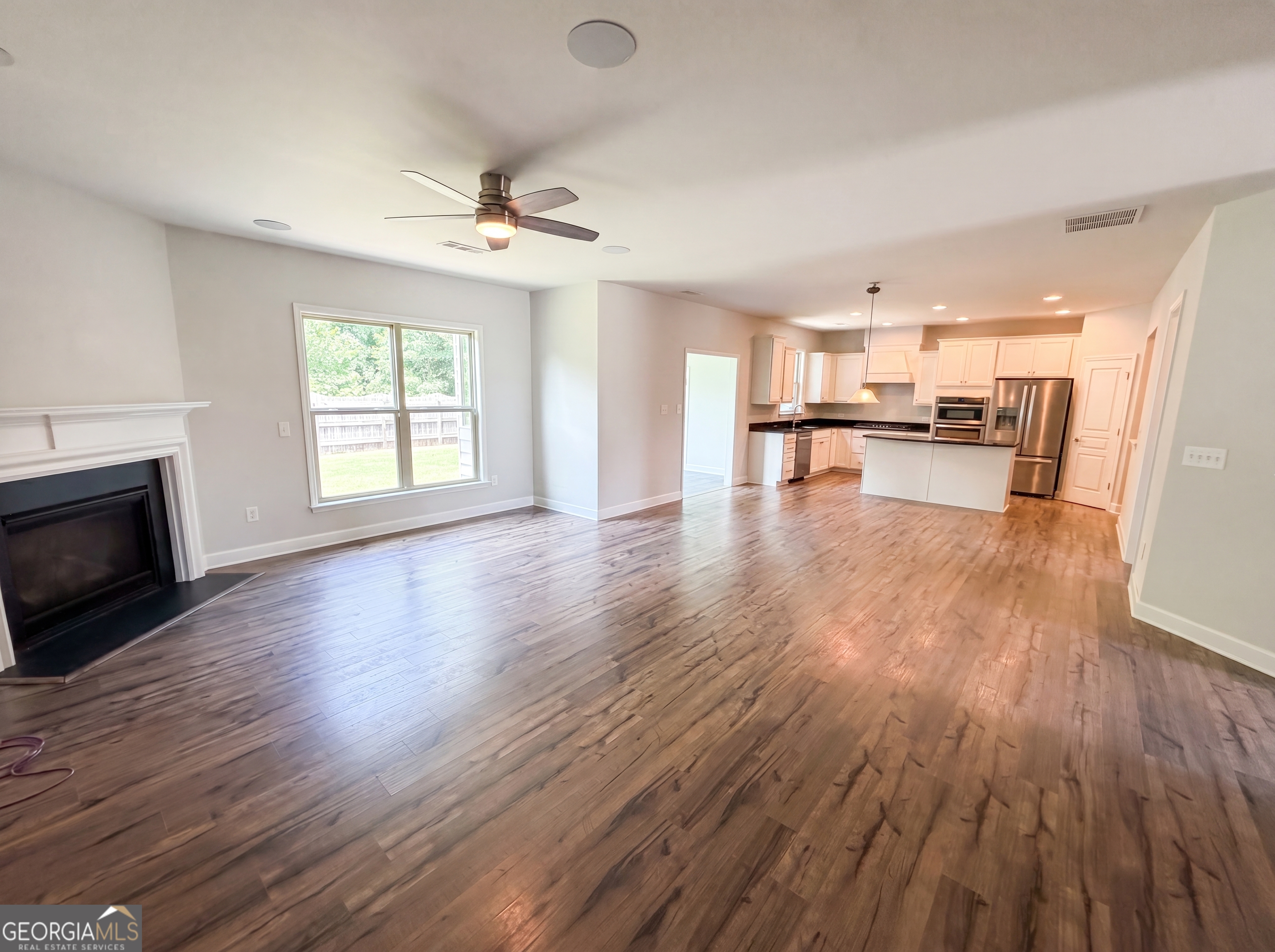 165 Calverton LN