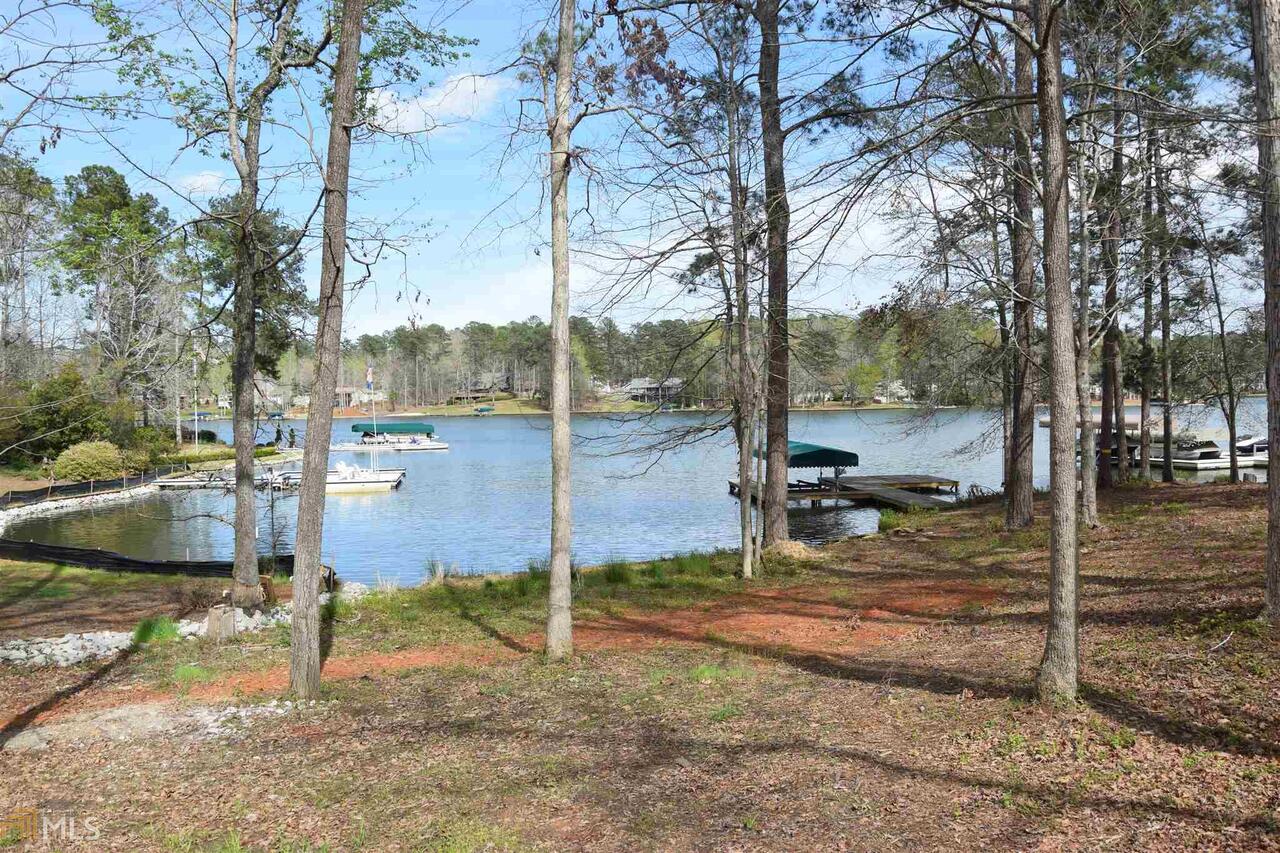 Only a few lake front homesites remain in Harbor Club. Beautiful Richland Creek big views. Max dock and seawall in place. Very close to the tip of Lighthouse Point. Perfect for daylight terrace level and with very mild slope. Come see why Harbor Club is Lake Oconee's favorite community. Morrish-Weiskoppf course, Marina with dry dock storage, 15k sf clubhouse, pickle ball, tennis, pool, hiking trail, community garden, dog parks and brand new fitness center. It doesn't get any better than this! Call today.