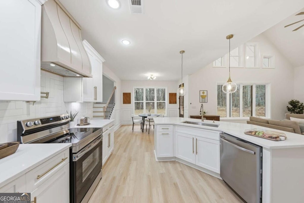 Photo of 370 Harbour Shores Drive, Jackson, GA 30233 (MLS # 10852773)