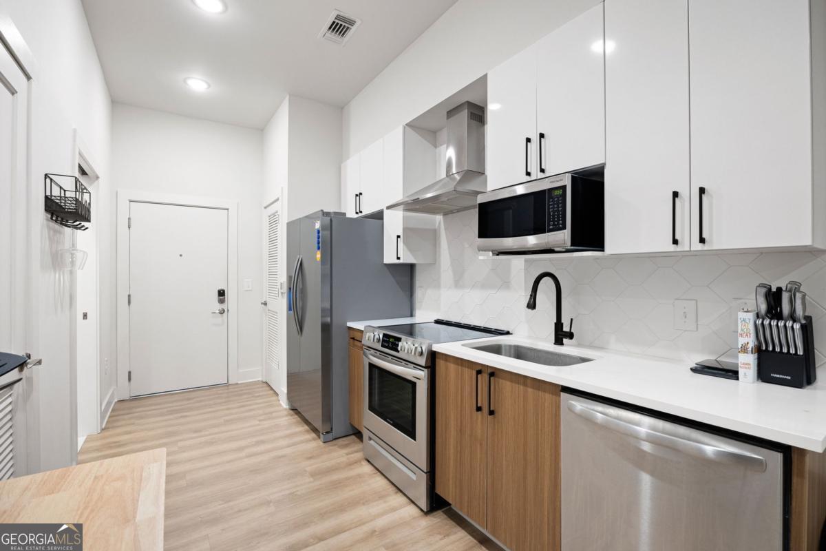 112 Rogers ST NE 202