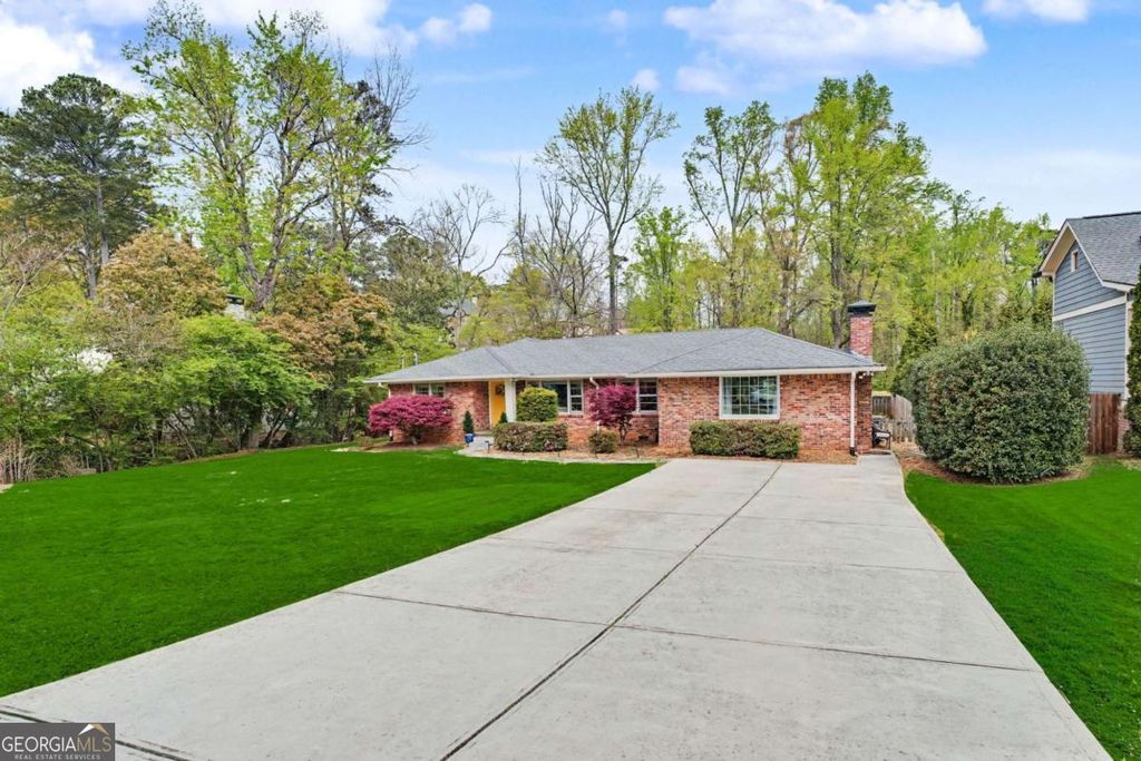 Photo of 2081 S Akin Drive NE, Atlanta, GA 30345 (MLS # 10796394)