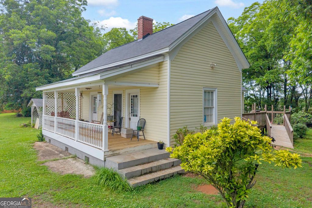 Photo of 5270 Gainesville Street, Flowery Branch, GA 30542 (MLS # 10772904)