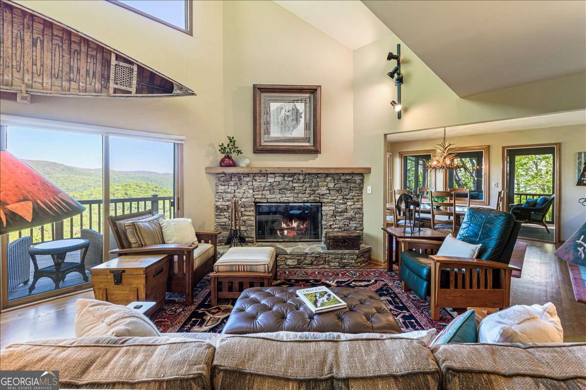 117 Falcon Heights LN