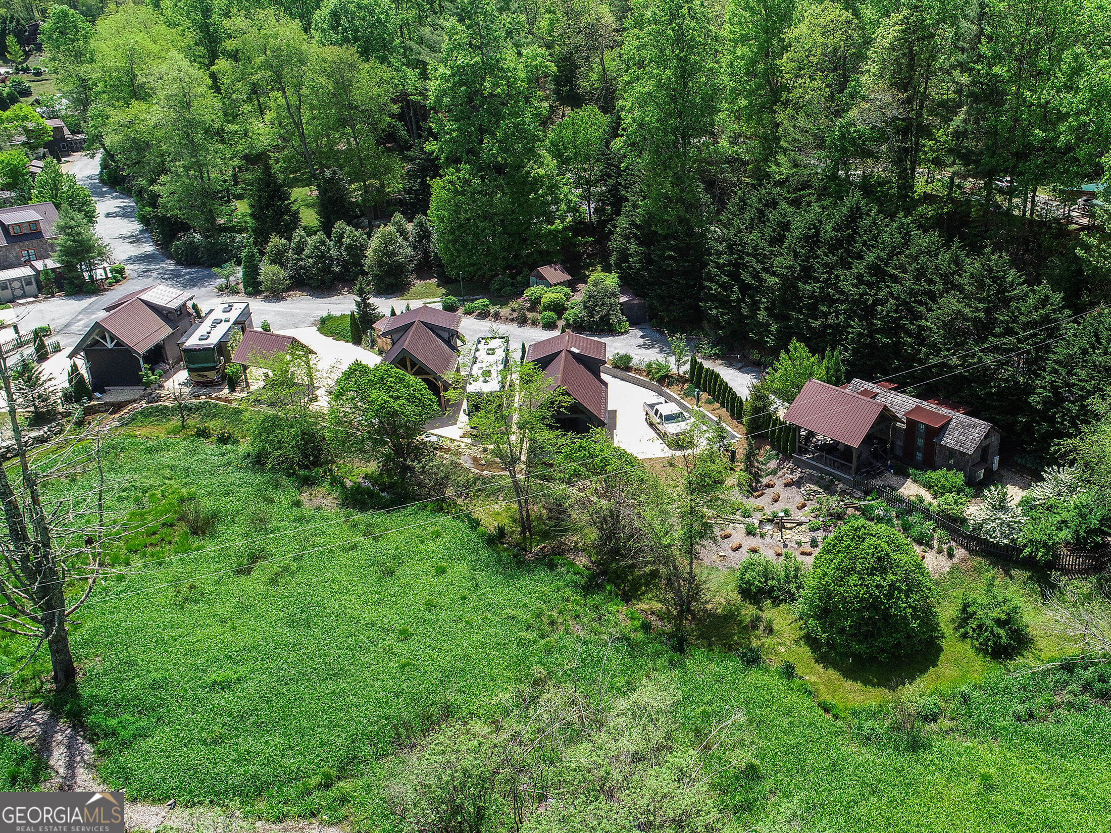 87 Middle Creek LN