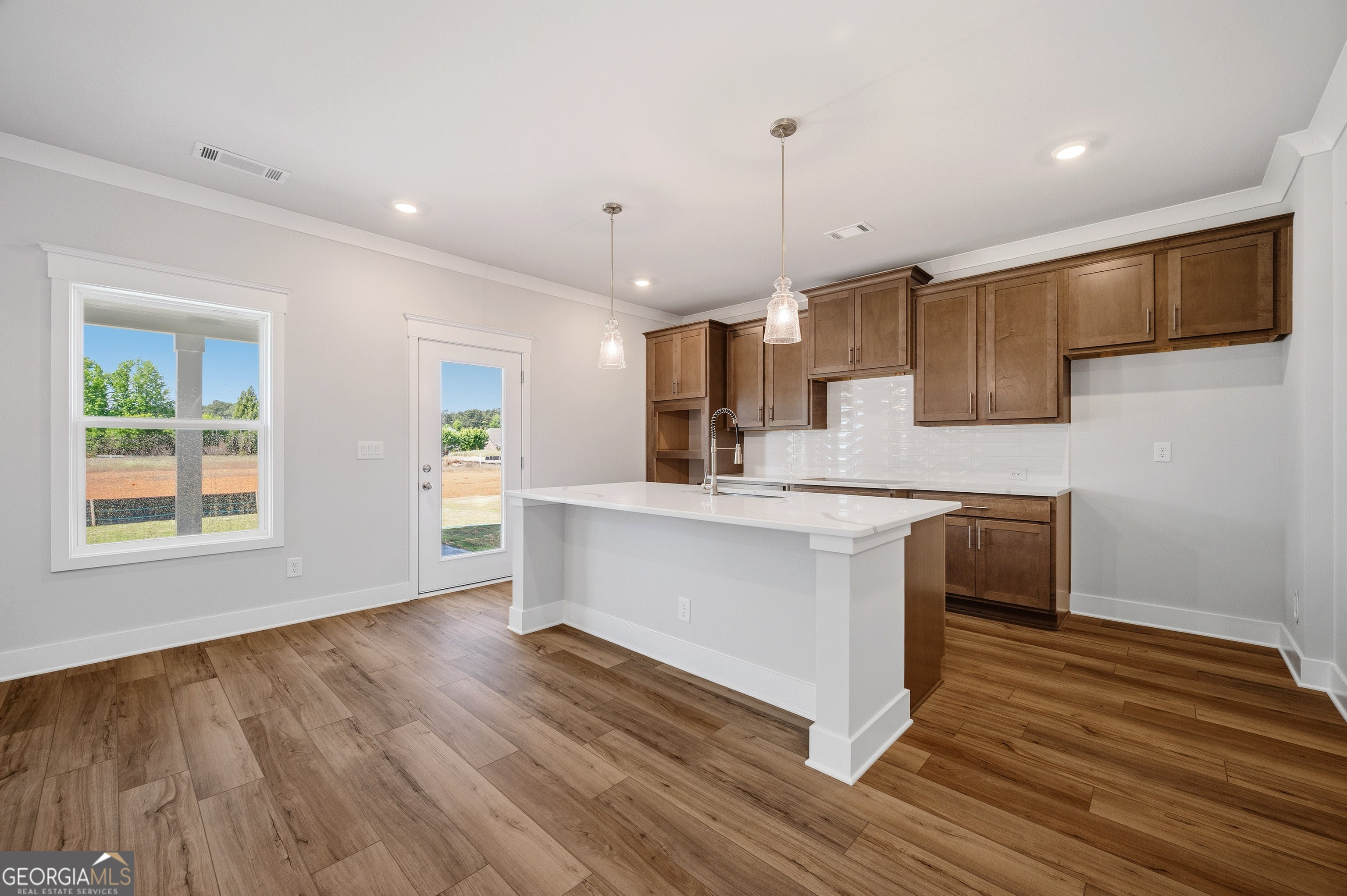 6 Commons WAY