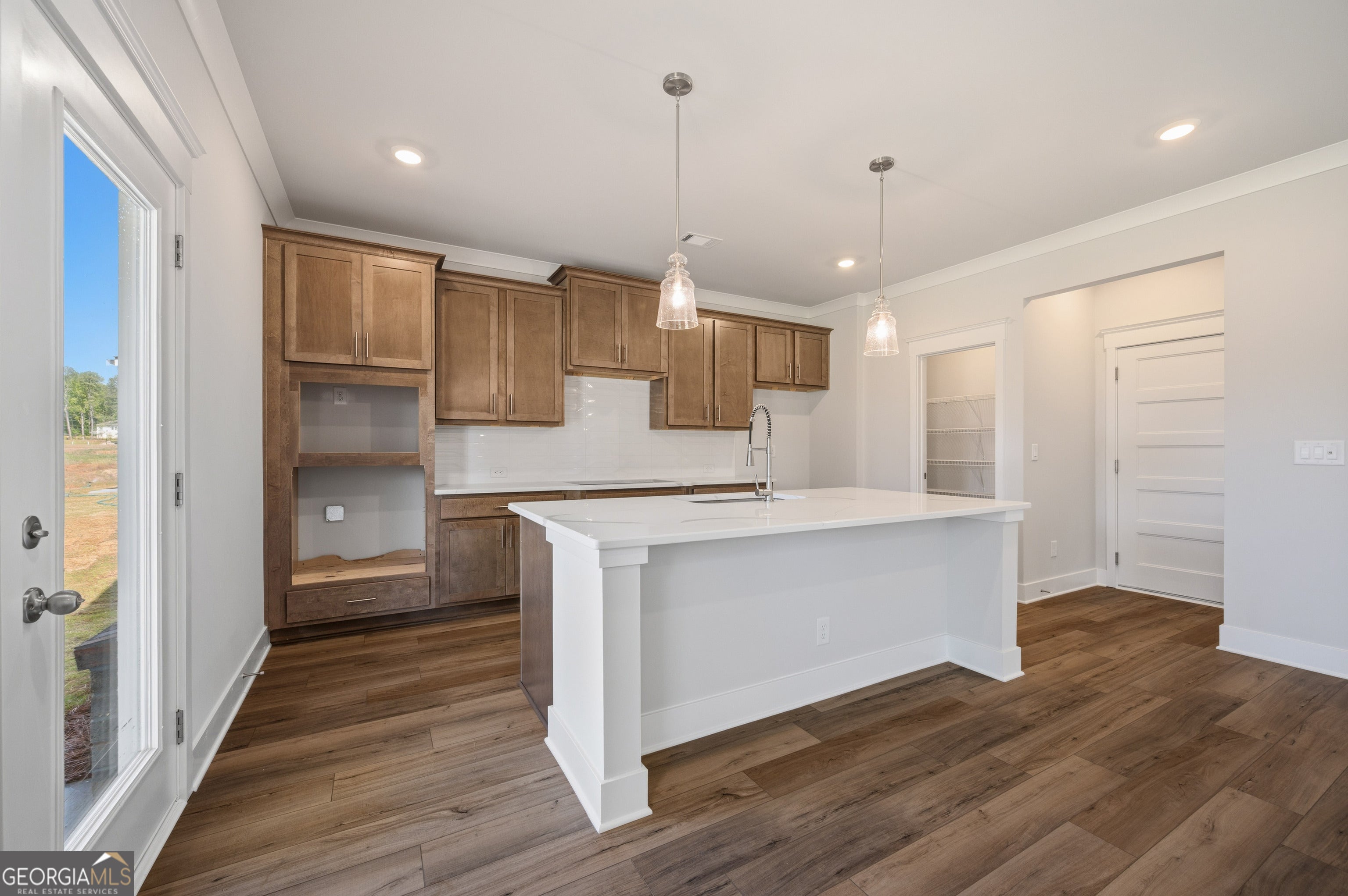 6 Commons WAY