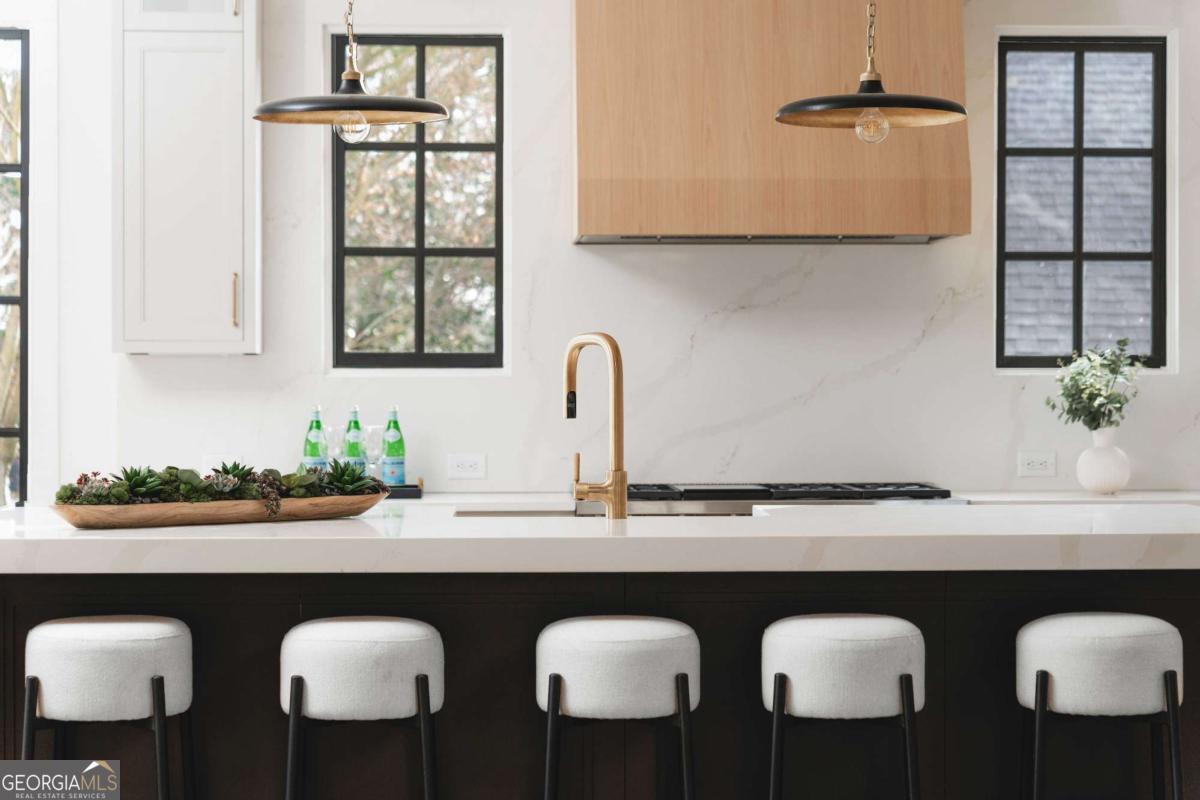 2521 Brookwood DR NE