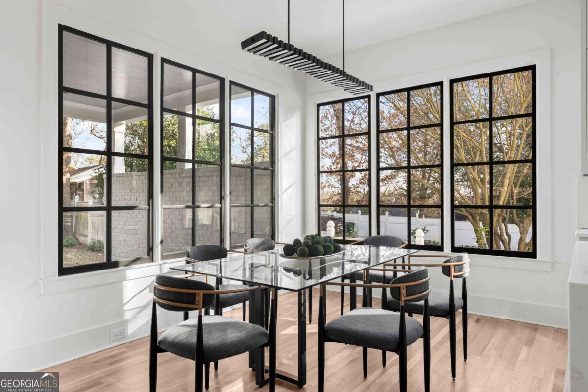 2521 Brookwood DR NE