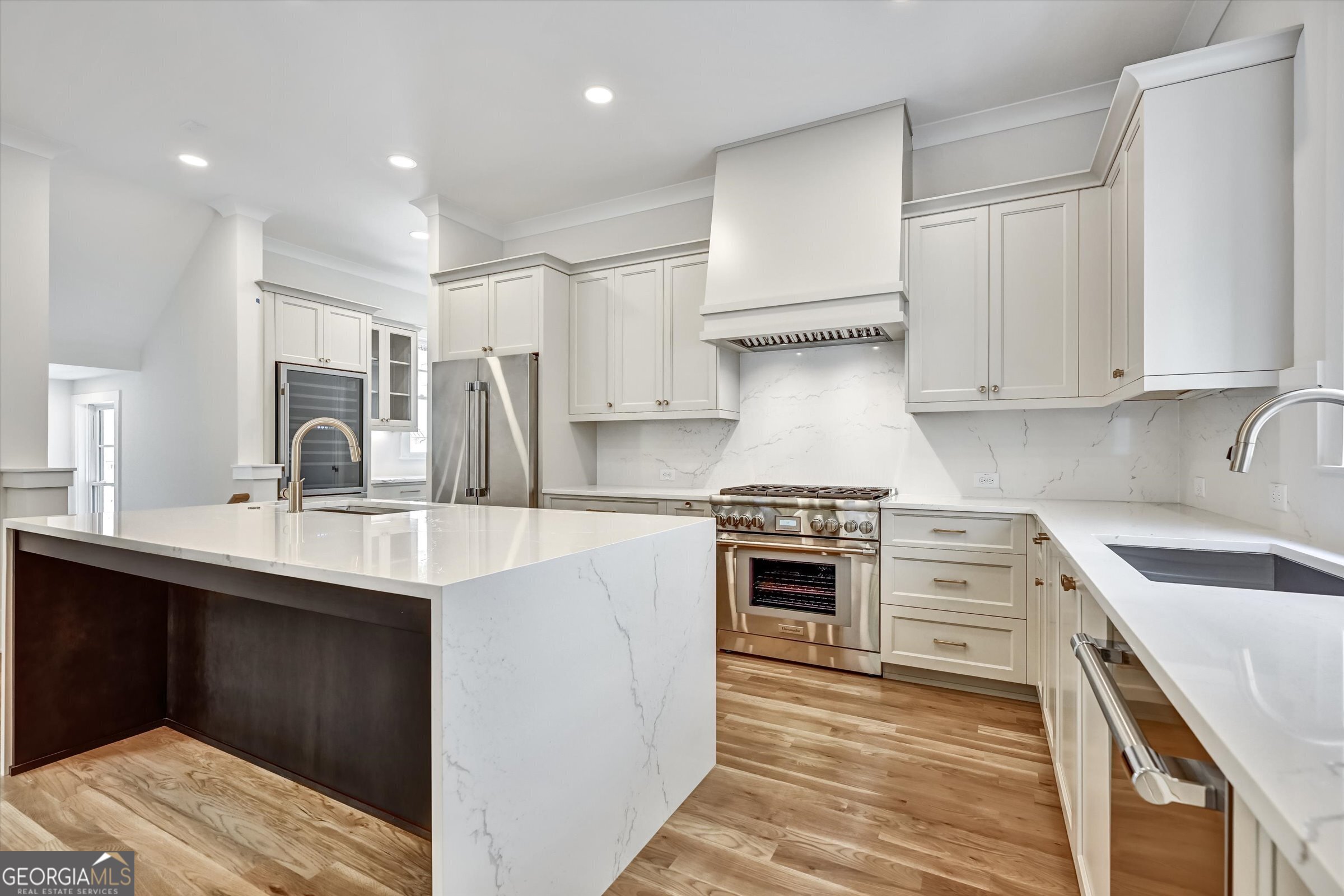 2179 William WAY