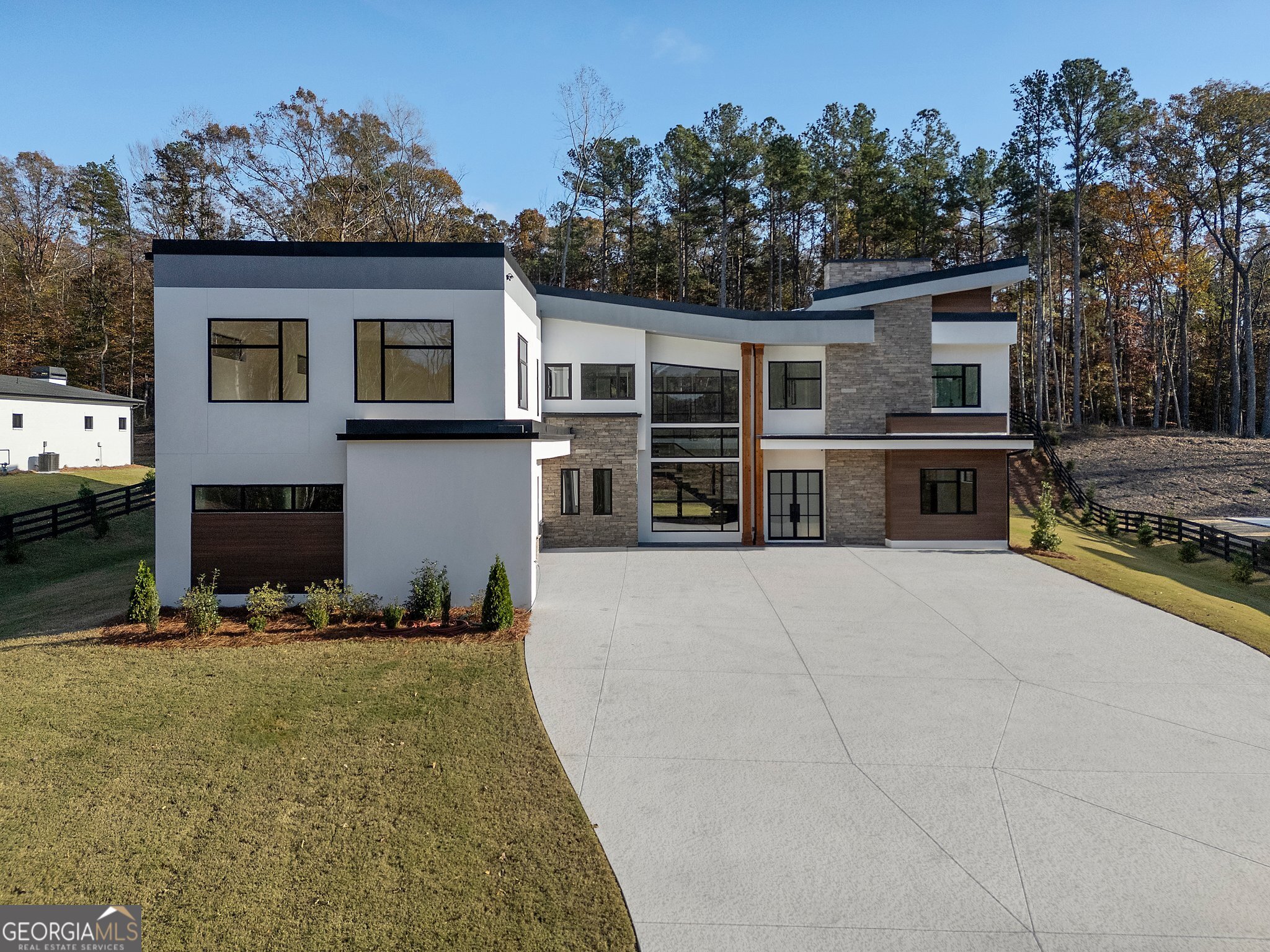 1678 Thomas DR
