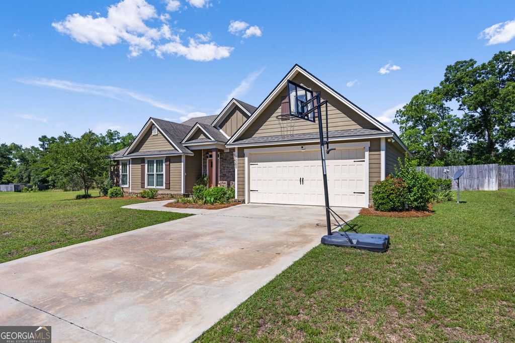 Photo of 3380 Nottinghill Ln, Valdosta, GA 31605 (MLS # 10766386)