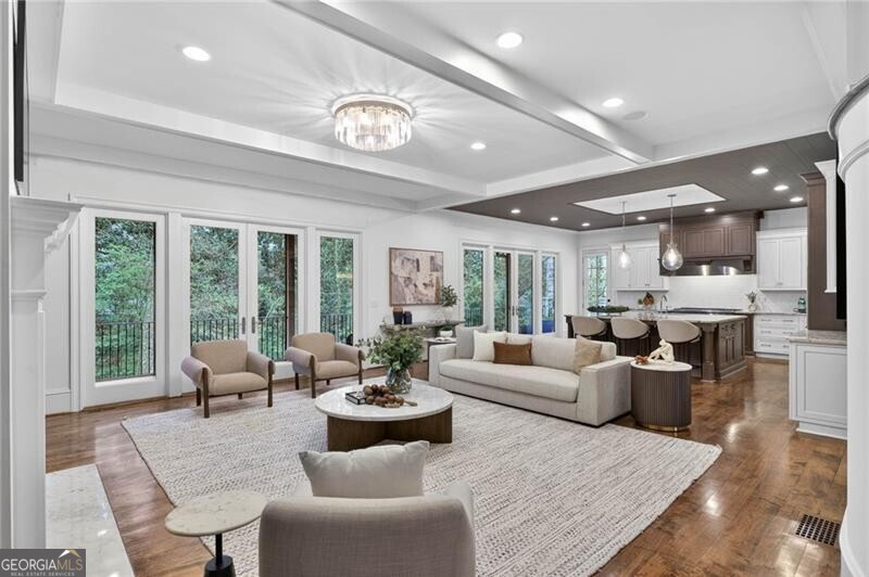 15 Lake Forrest LN NE