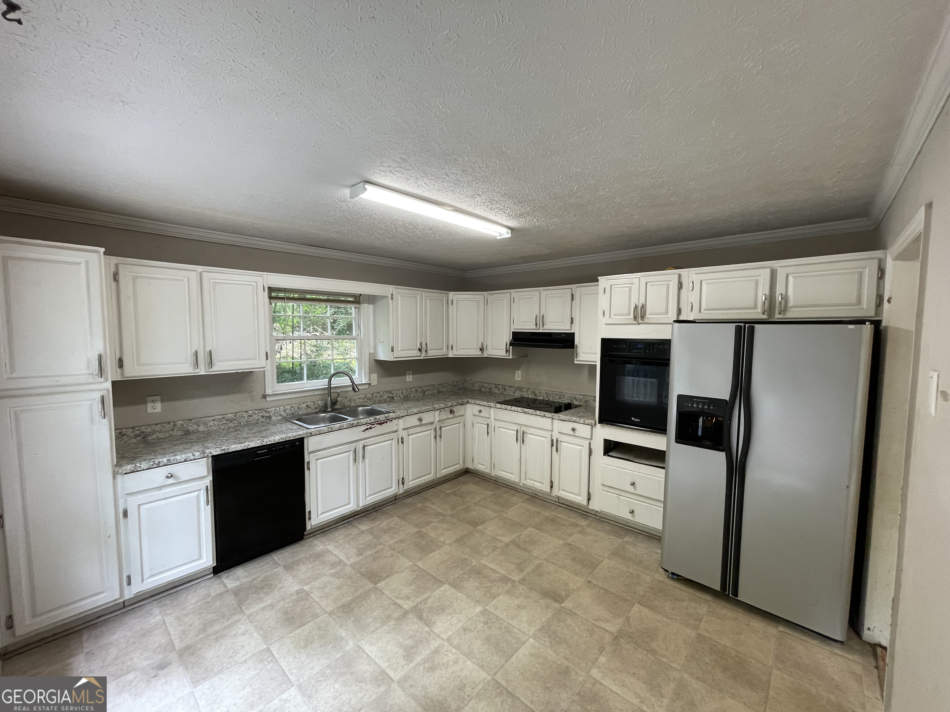 3840 Whitaker LN