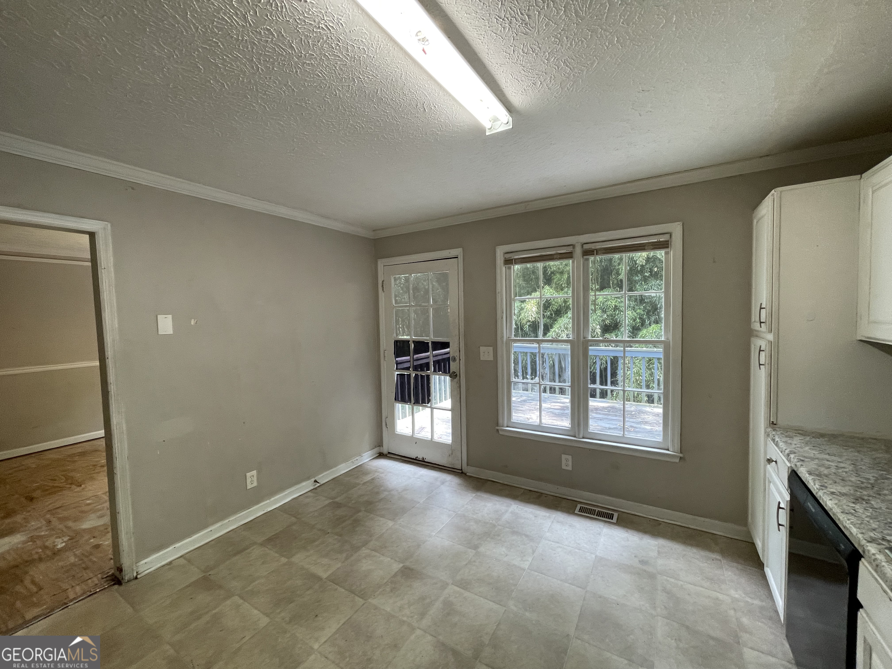 3840 Whitaker LN