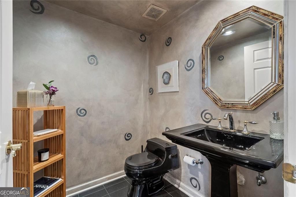 3636 Habersham RD NW 2404