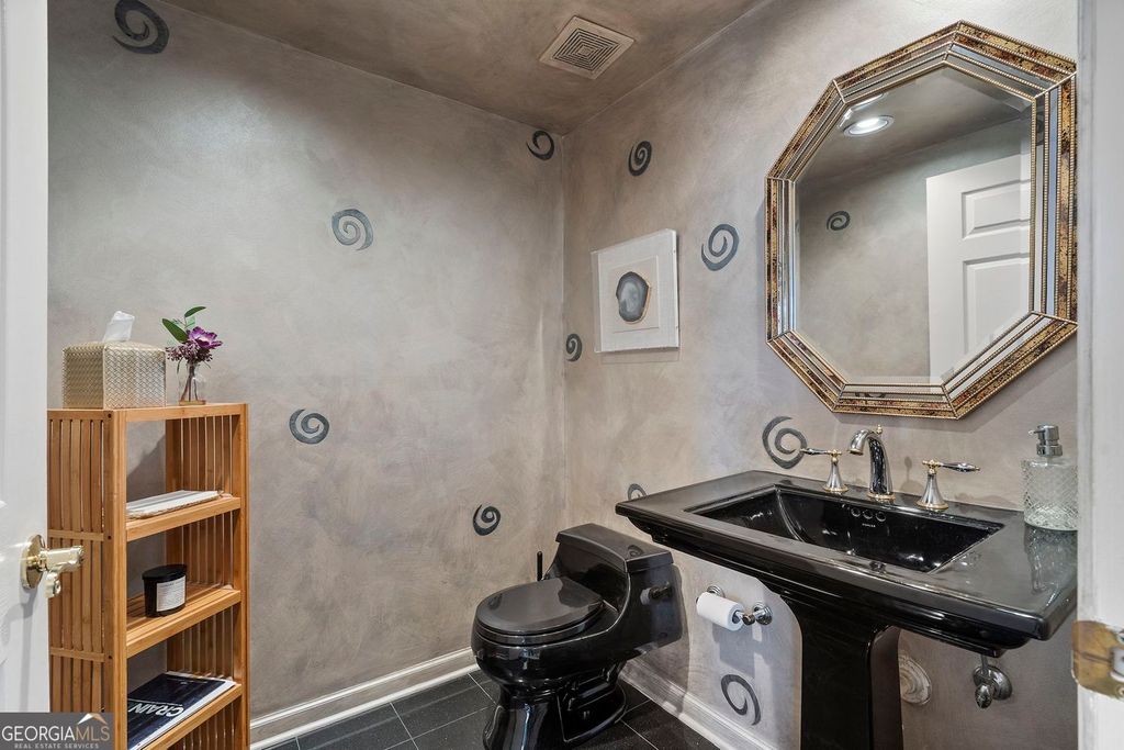 Photo of 3636 Habersham Road NW #2404, Atlanta, GA 30305 (MLS # 10696558)