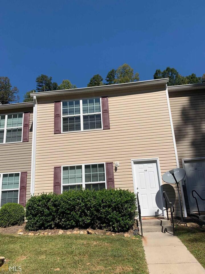 This 2 bedroom 2.5 bathroom townhouse is within walking distance of the UNG softball fields. It is ready for immediate occupancy. The kitchen has a range, refrigerator and dishwasher and it comes with a washer and dryer. The application fee is $40 for each person signing the lease. We check credit. Tenant is responsible for all utilities. First months rent and $995 security deposit required to move in. No pets.