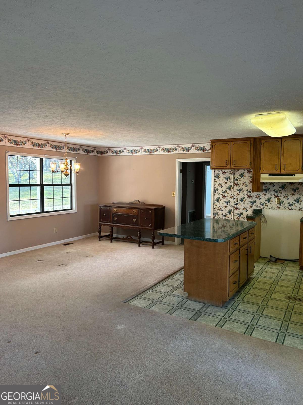 235 W Lakeview DR NE