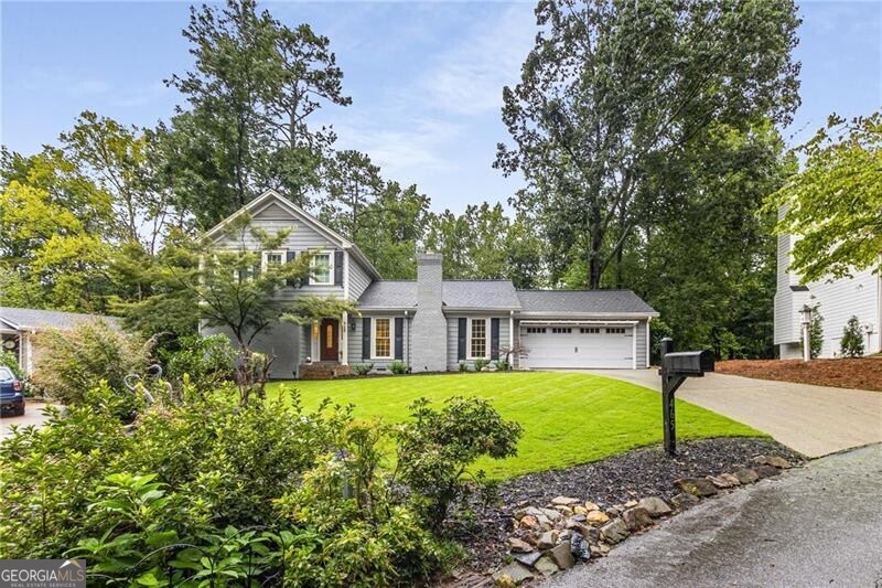465 Sassafras LN