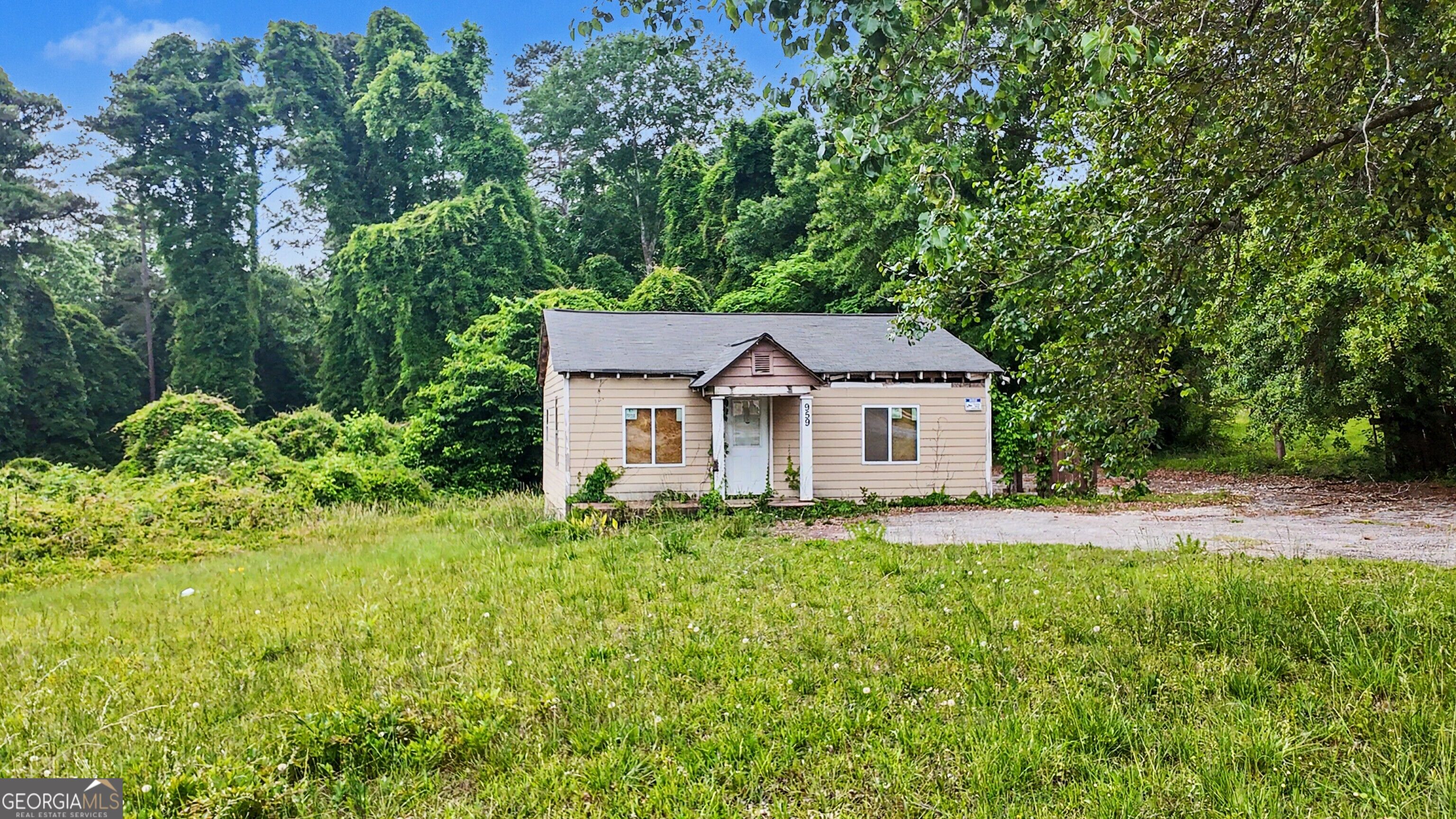 945 S Hairston RD