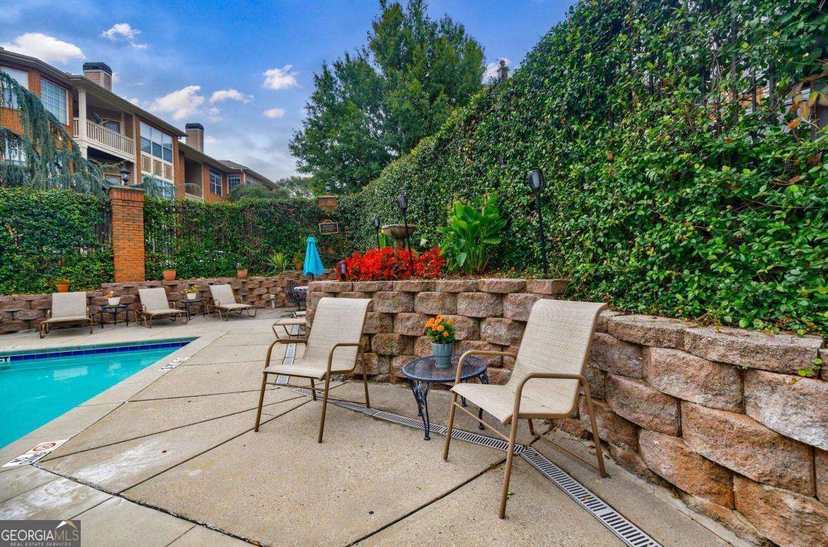 200 NE Renaissance PKWY NE 304