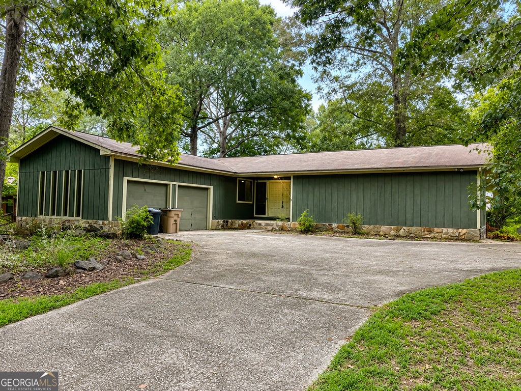 Photo of 2284 Camden CT, Jonesboro, GA 30236 (MLS # 10815054)