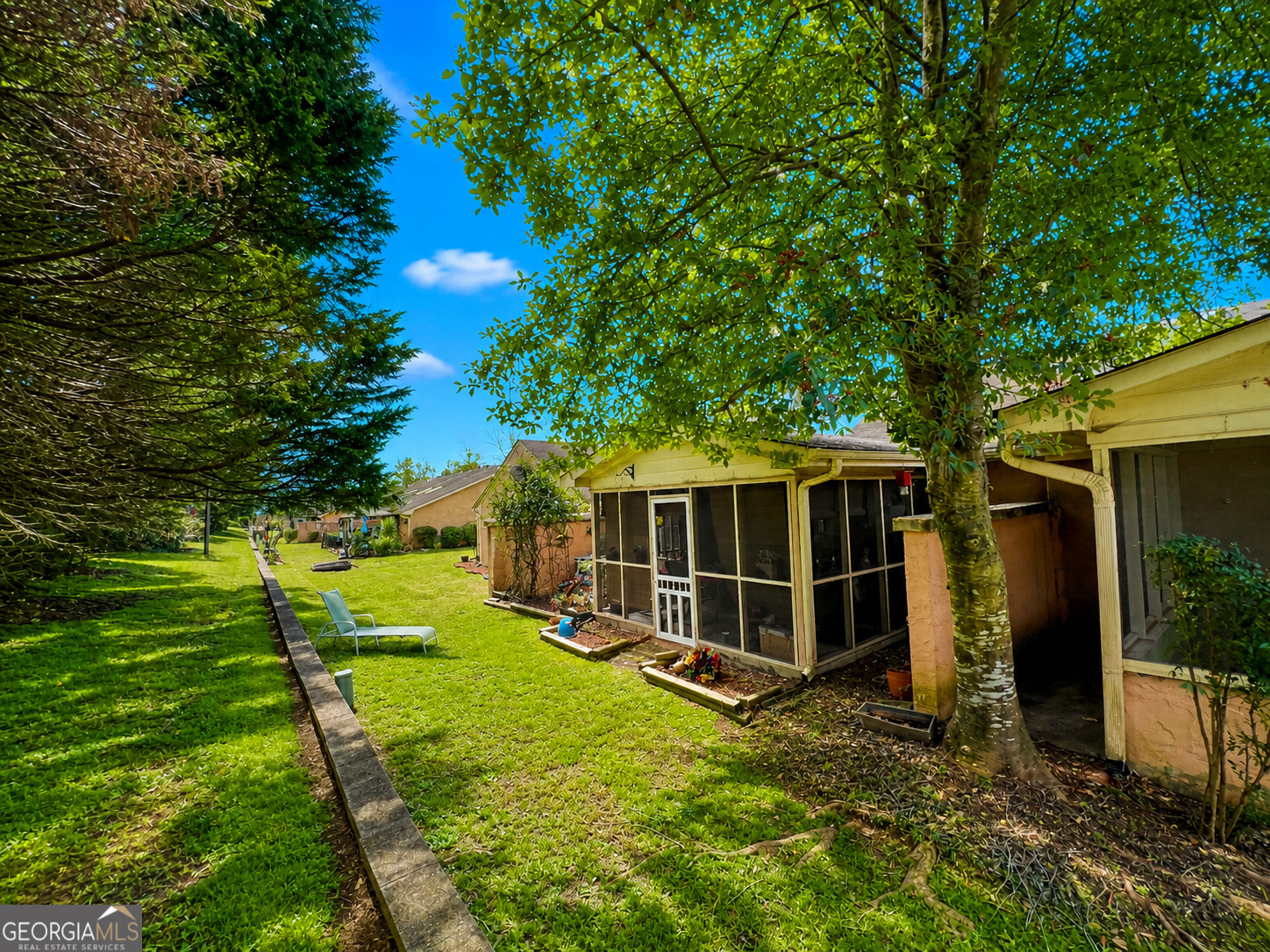 7159 Woodridge LN