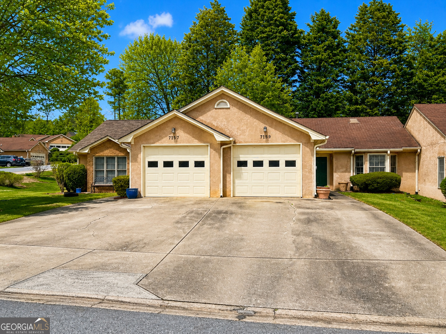 7159 Woodridge LN