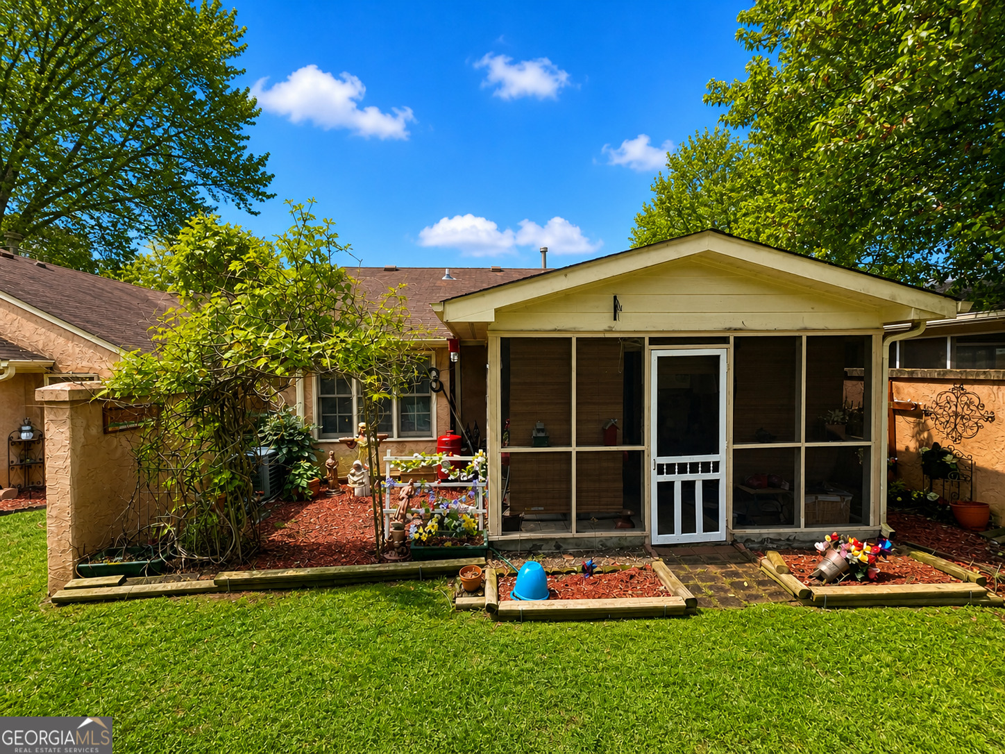 7159 Woodridge LN