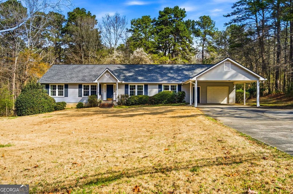 Photo of 808 Chestnut Hill Road SW, Marietta, GA 30064 (MLS # 10711142)