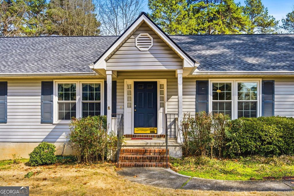 Photo of 808 Chestnut Hill Road SW, Marietta, GA 30064 (MLS # 10711142)