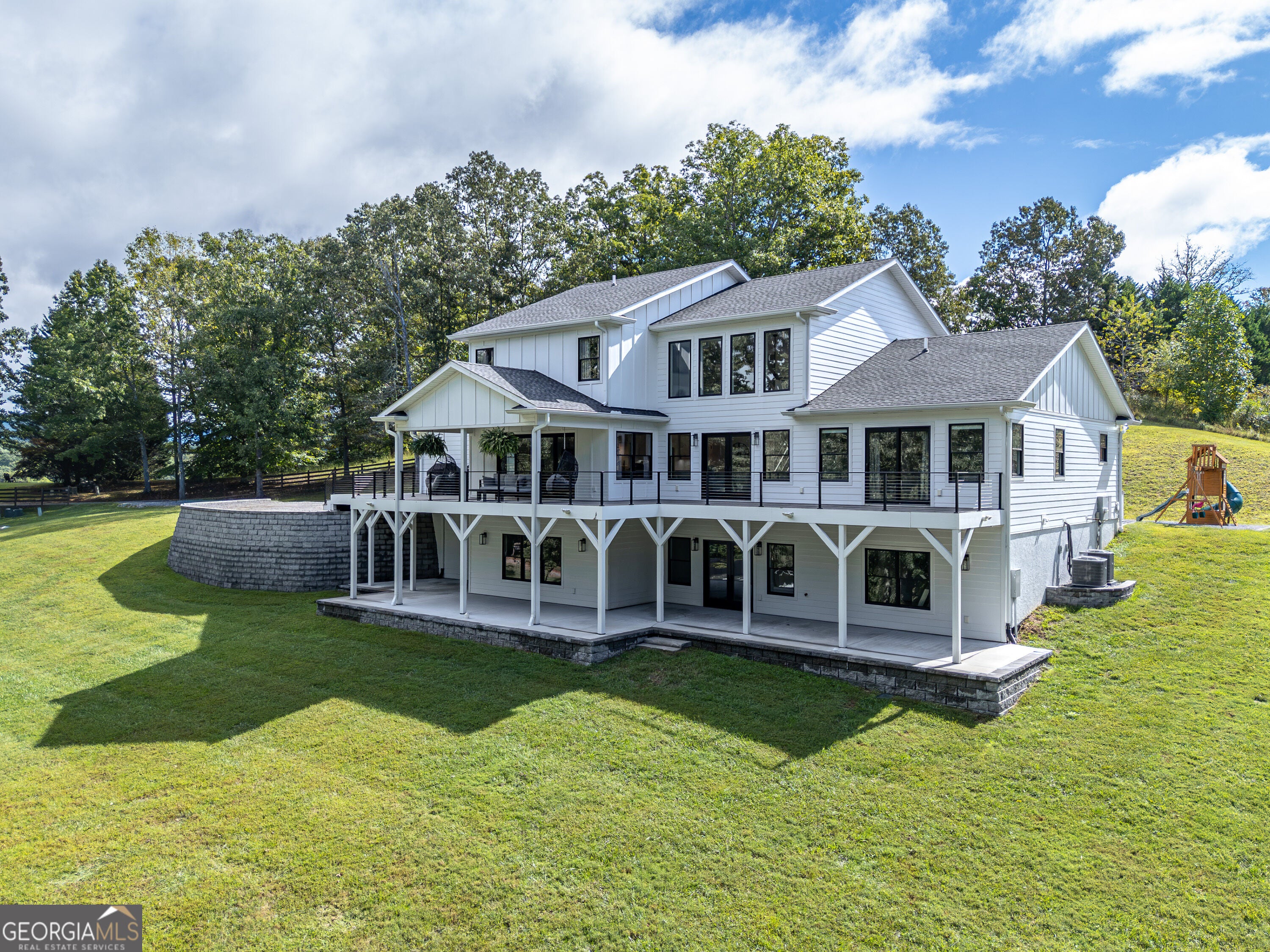 300 Sherwood Forest DR