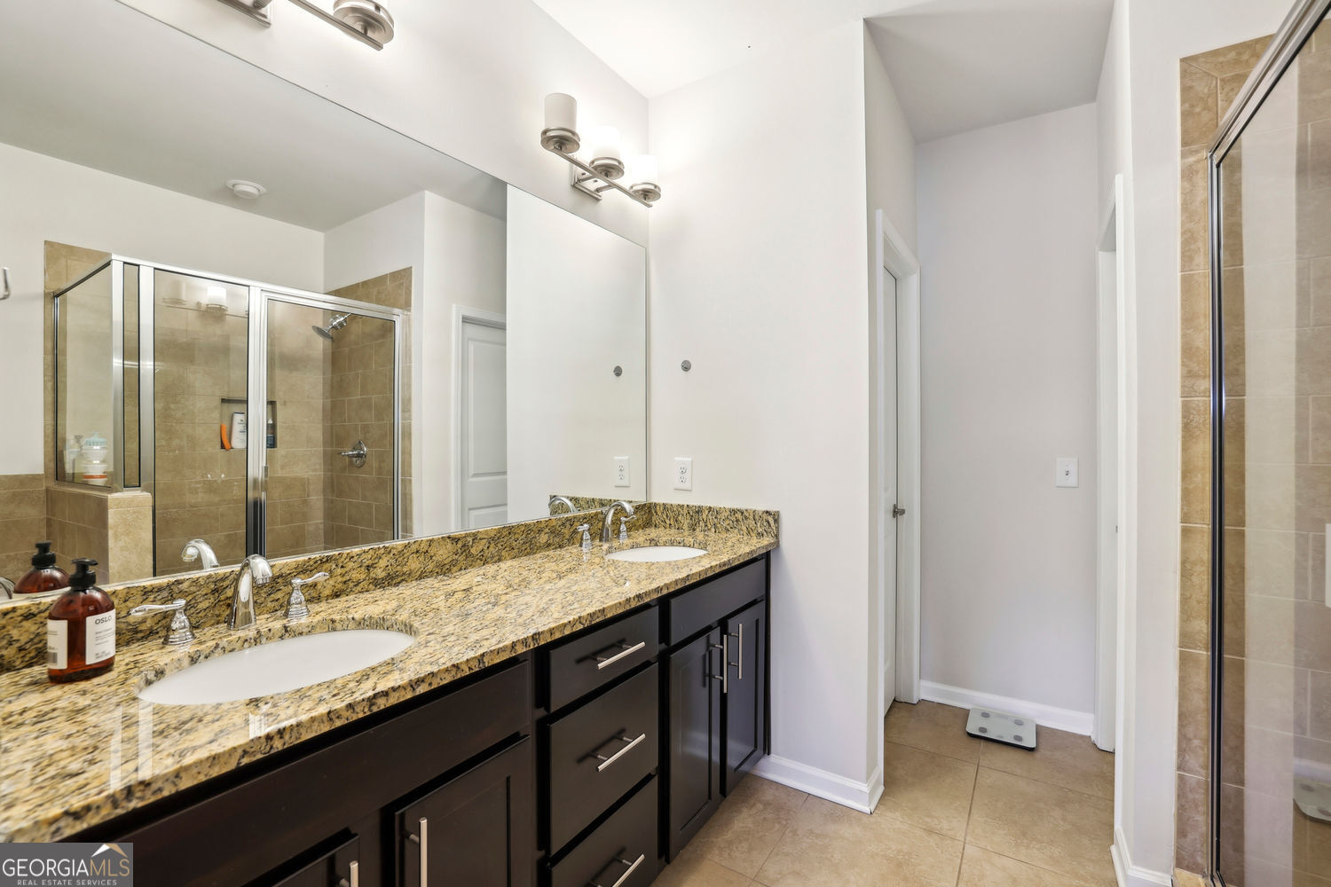 Atlanta, Georgia 30324, United States, 3 Bedrooms Bedrooms, ,4 BathroomsBathrooms,Residential,Active,79092