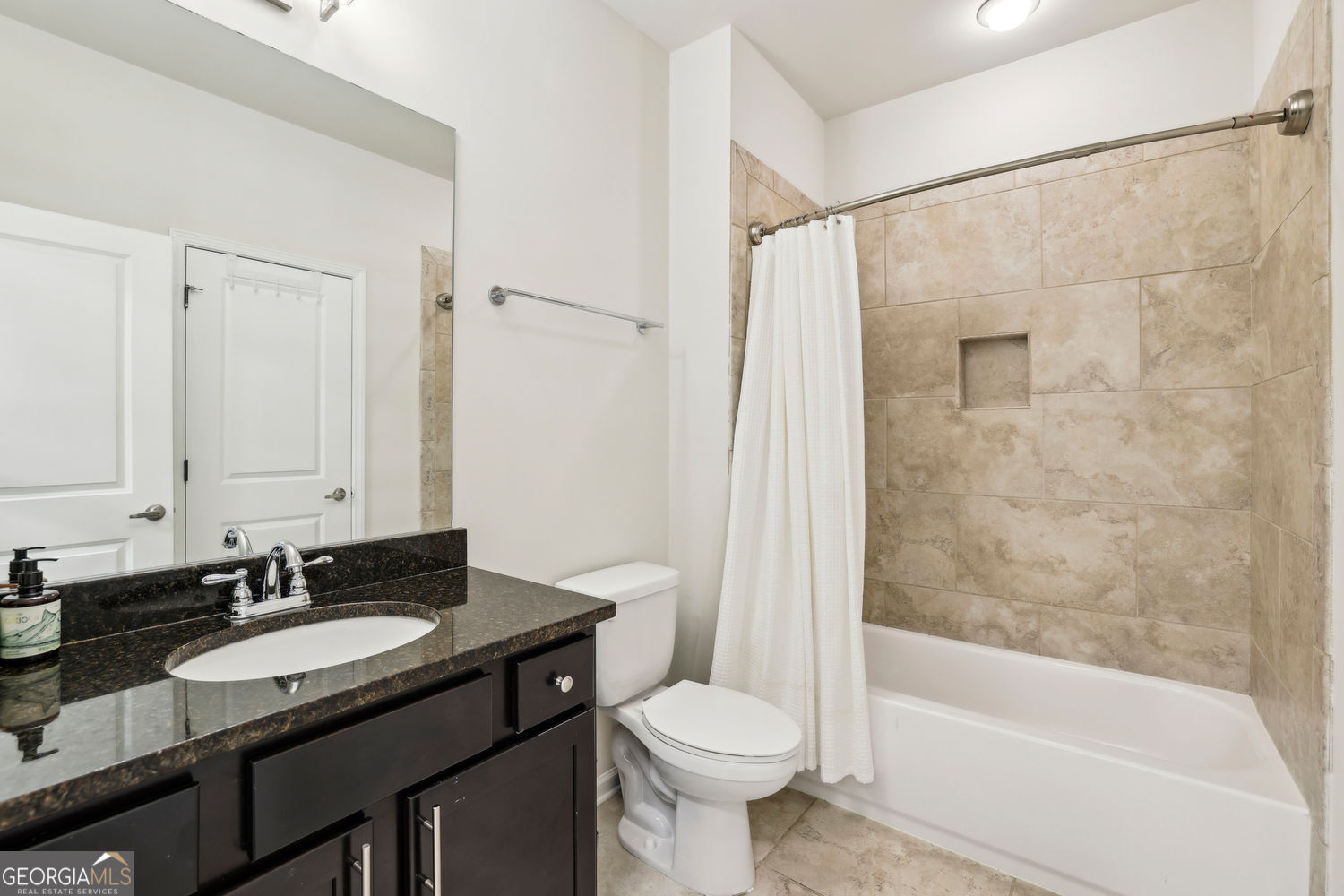 Atlanta, Georgia 30324, United States, 3 Bedrooms Bedrooms, ,4 BathroomsBathrooms,Residential,Active,79092