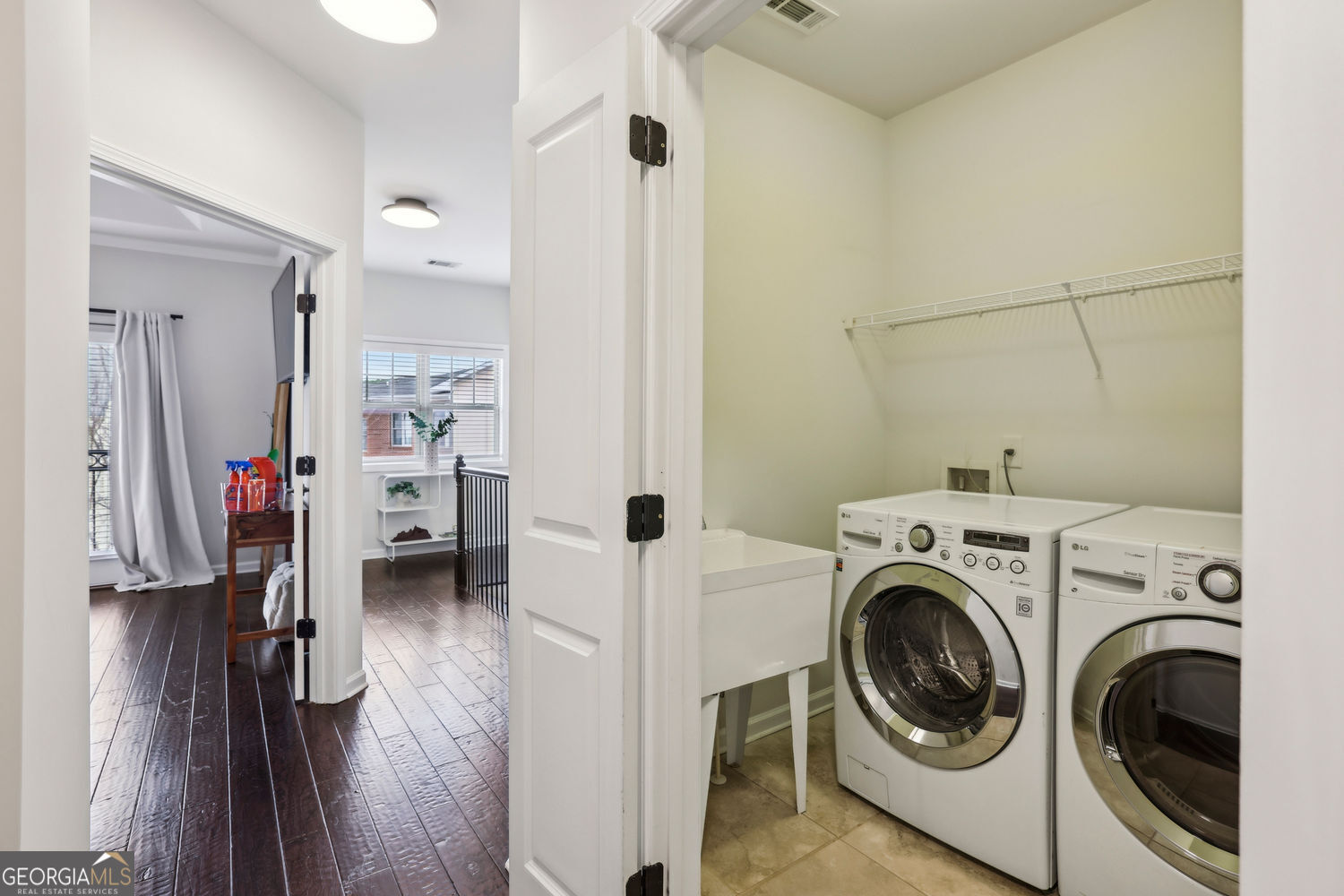 Atlanta, Georgia 30324, United States, 3 Bedrooms Bedrooms, ,4 BathroomsBathrooms,Residential,Active,79092