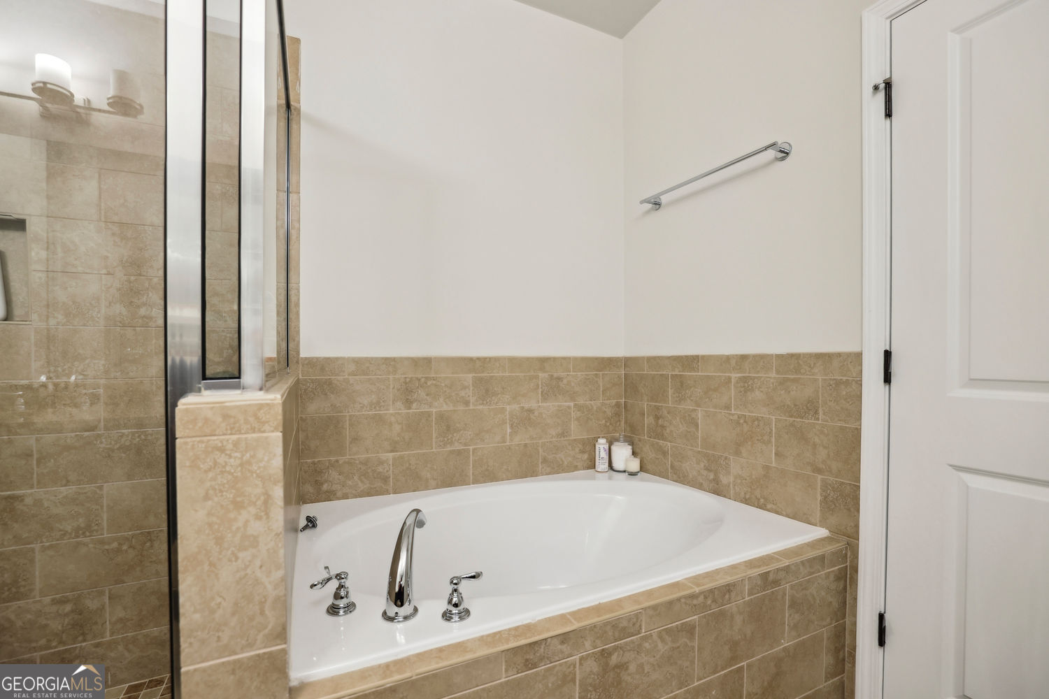 Atlanta, Georgia 30324, United States, 3 Bedrooms Bedrooms, ,4 BathroomsBathrooms,Residential,Active,79092