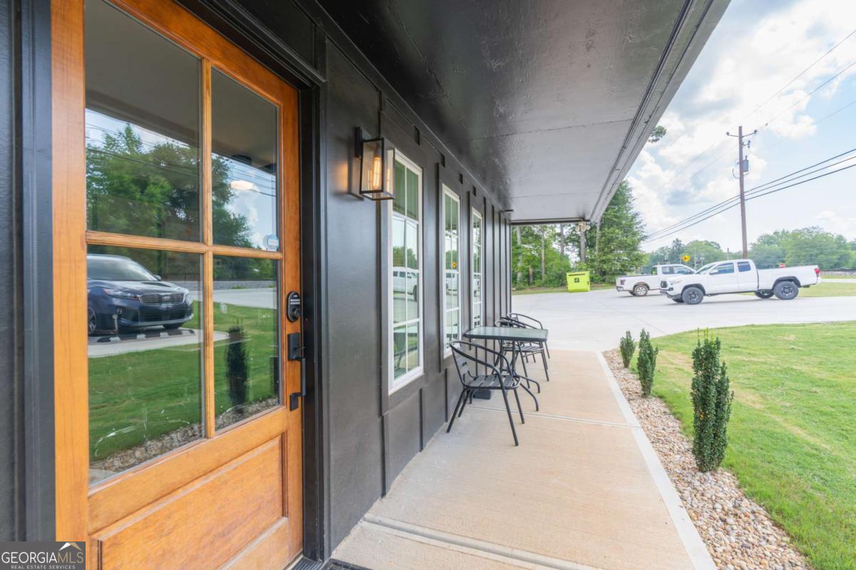 Commercial Office for Rent in Bremen City Limits, Very Convenient Location. 2 Offices, Reception Area/Conference Room & Bathroom. Side A also available for rent. Side A has Reception Area, 3 to 4 Offices/Break Room & Bathroom. Attached Parking Lot.